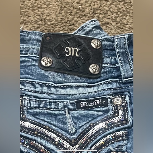 Miss Me Shorts Size 27 - Picture 3 of 3